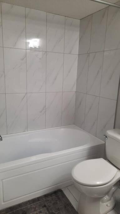 אדמונטון Carsonway Basement Suite מראה חיצוני תמונה